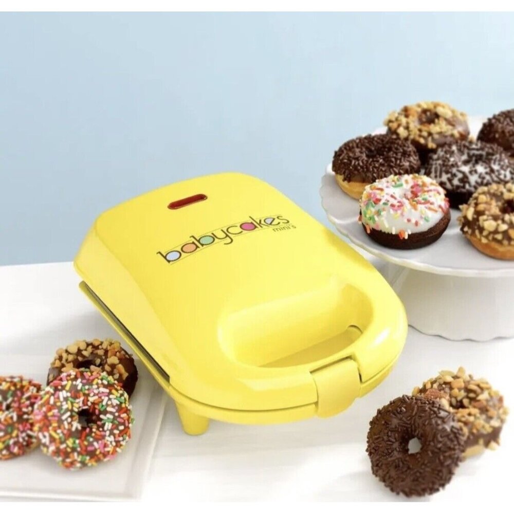 Babycakes Minis Nonstick Coated Mini Donut Maker Yellow Gift NEW